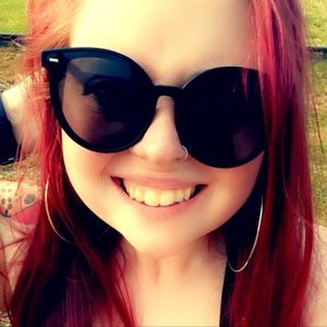 Meet your Posher, Hilary